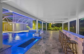 Swimming pool under an openwork steel structure