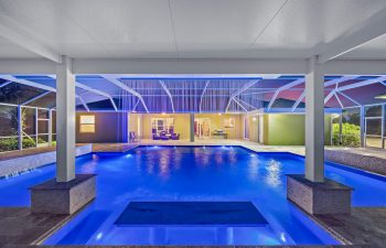 Swimming pool under an openwork steel structure