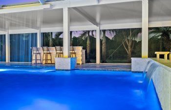 Swimming pool under an openwork steel structure